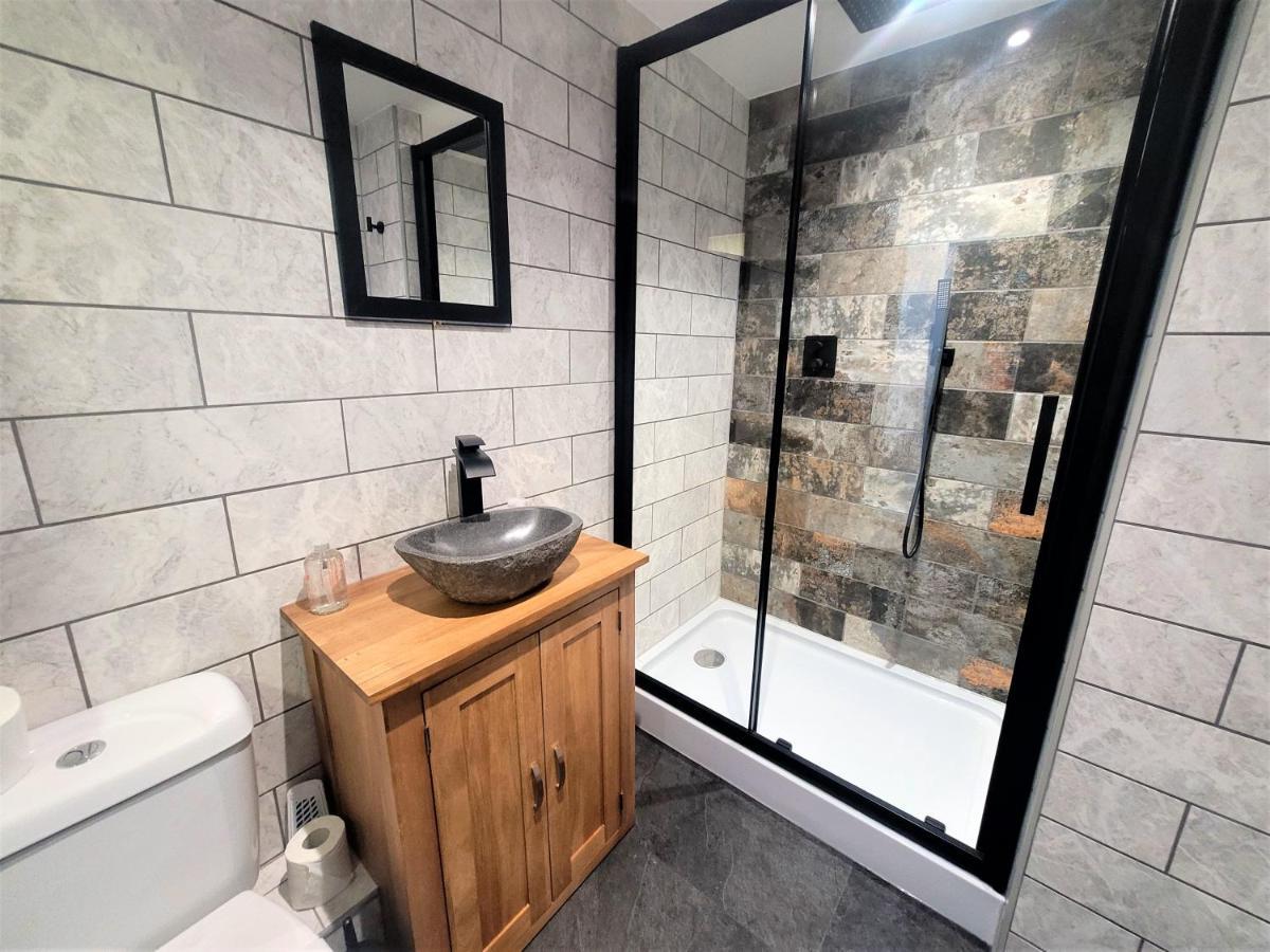 New County Hotel & Serviced Apartments By Roomsbooked Gloucester Bagian luar foto